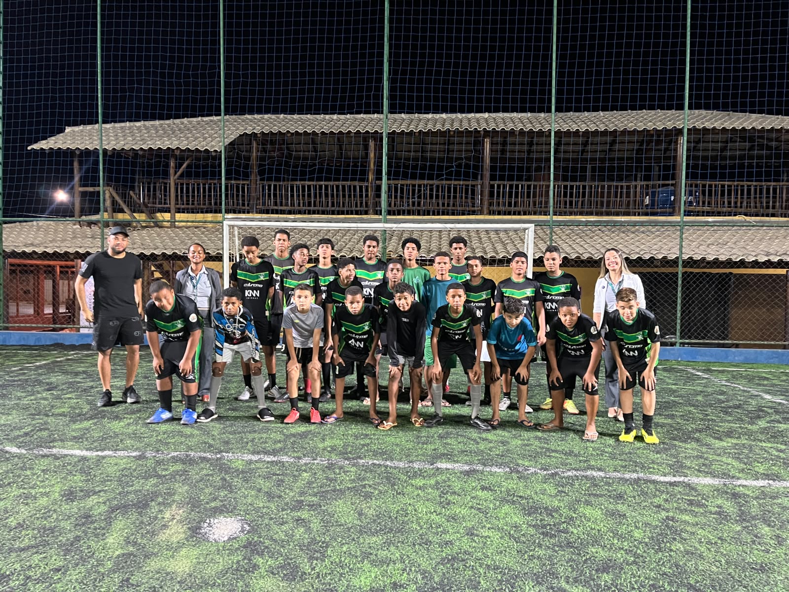 Turma da Extremo Society reunida no gol